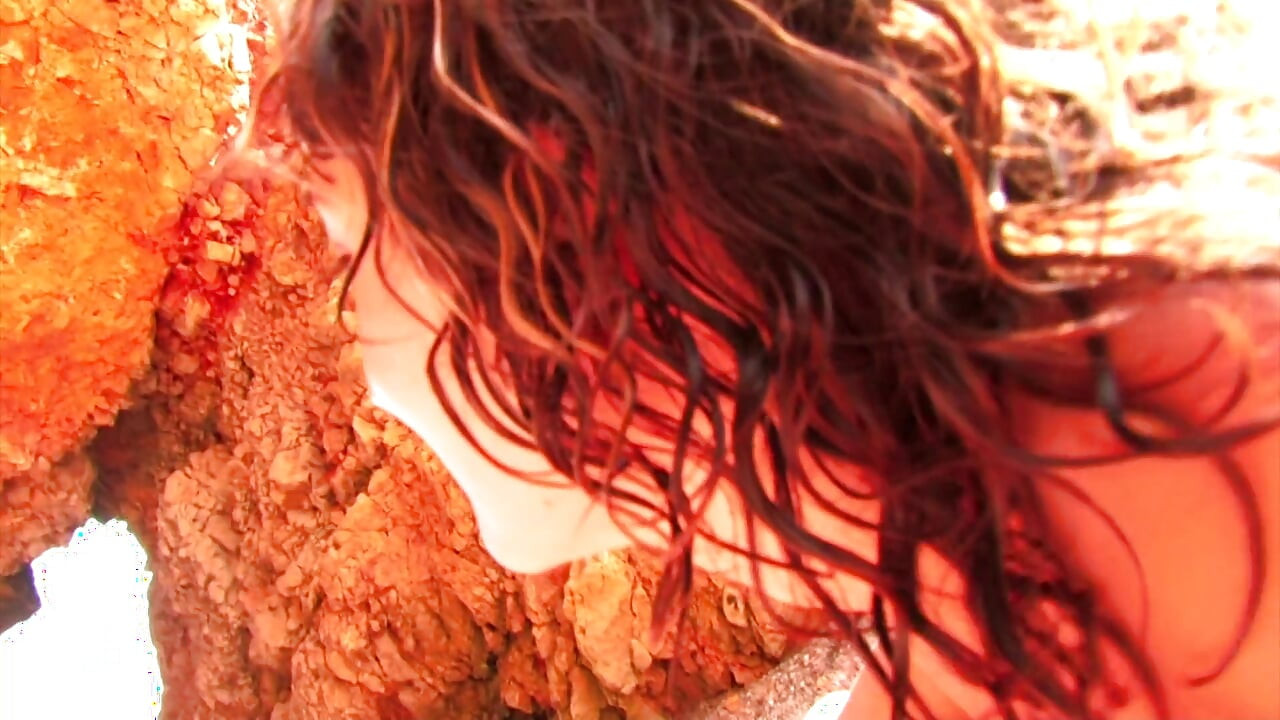 Dua pelacur suka memiliki kontol di pelacur mereka dan menyiramkan air ke lubang pantat mereka