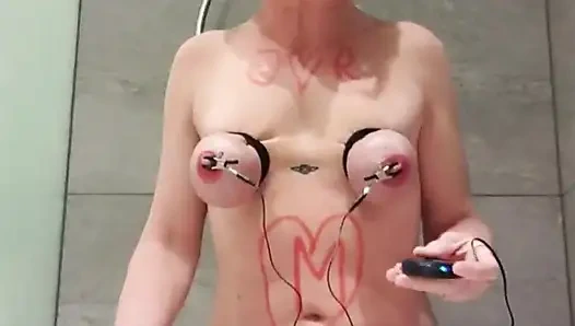 Orgazm ve fışkırtma ile elektrikli oyunlar