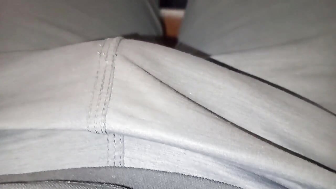 Indiana chupando buceta, garoto universitário ao ar livre