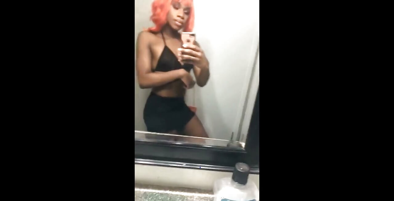 Quarantine Queen Cumming on My Face