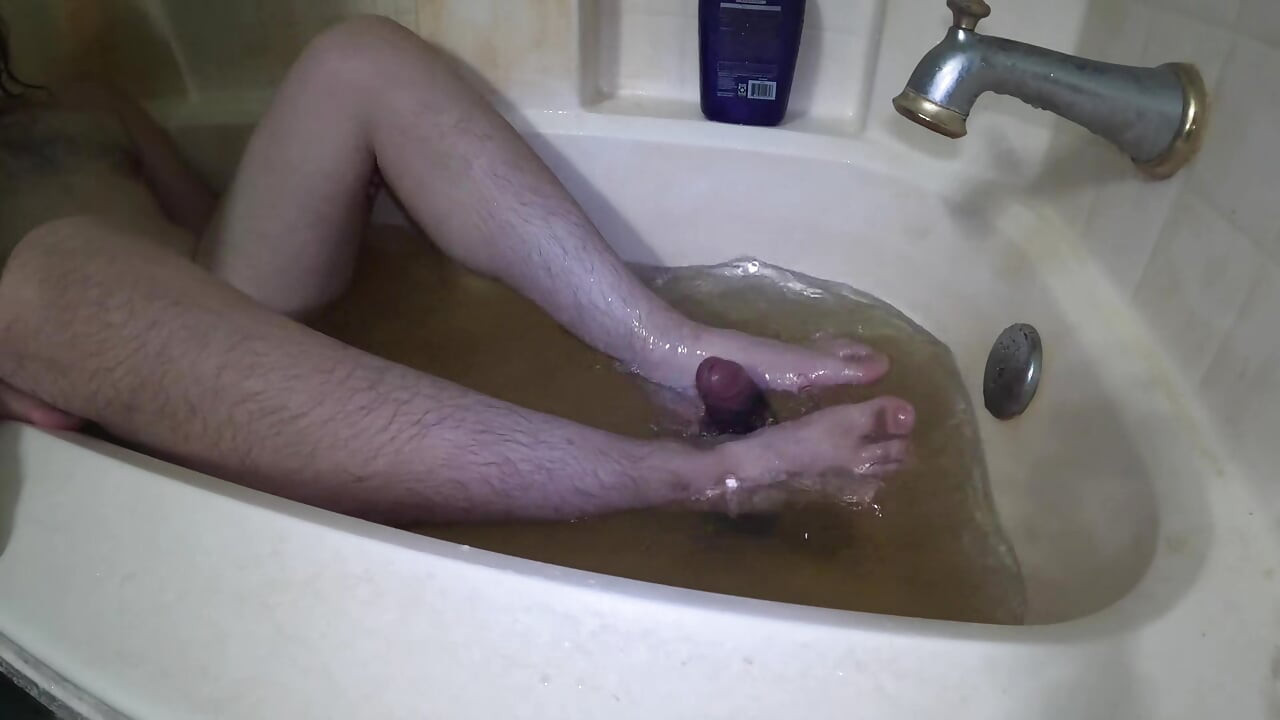 Country boy's bath time fun - Full Movie