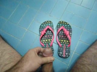 Ejaculare pe flip-flops - ipanema love