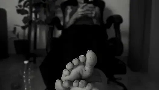 hey loser watch my dirty feet YOUR ITALIAN GODDESS