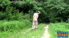 Hetero-Hetero-Sean Johansen wichst im Wald