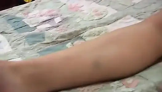 Pelacur amatir Italia dengan toket besar sedang mencari kontol keras untuk ditunggangi