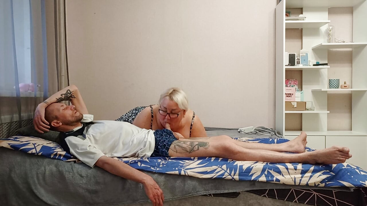 Svršavanje od pušenja kurca do maćehe u ustima