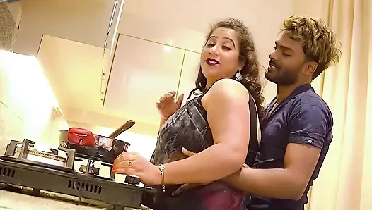 Dost ne Dost ki biwi ko khana banate waqt pel diya