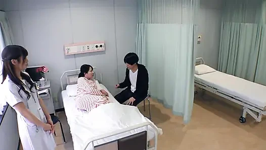 Bunu yapmak üvey babam için yanlış, biliyorum, hala baştan çıkarıyorum