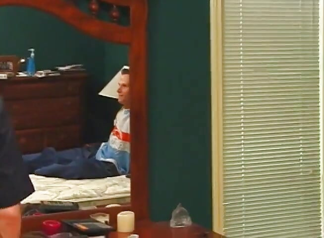 Eşcinsel yatakta sert sikişiyor