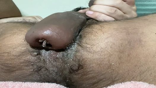 Bombeando meu pau perfurado para tamanhos enormes e me fodendo com ele. Depois de bombear minha bunda e usar um vibrador de próstata