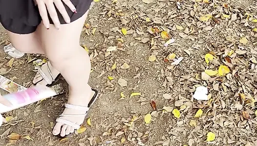 Colombian Girl Masturbates in Public on the Street