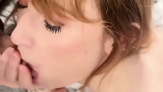 POV: Aufwachen Mit Einem Guten Halsigen Gesichtsfick Und Einem Schluck Sperma