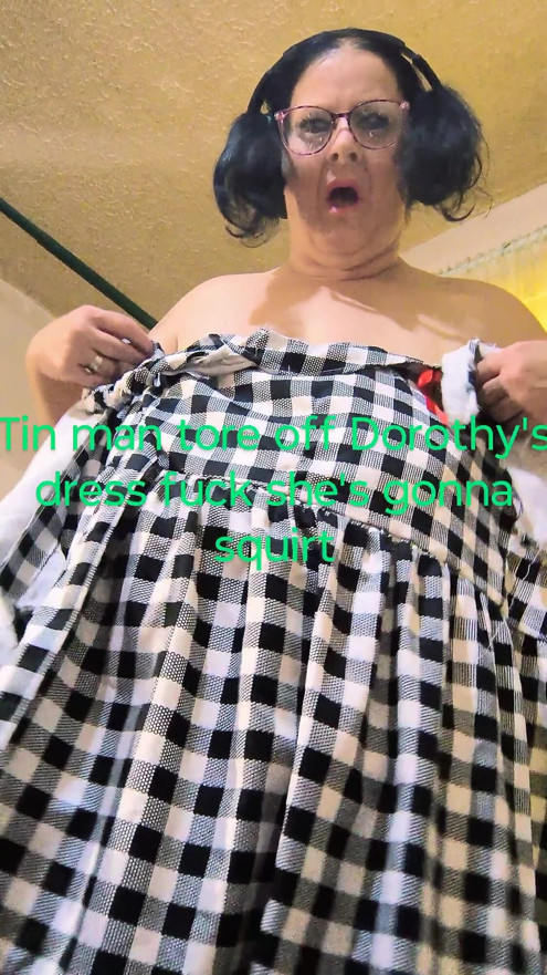 Hombre de lata le arrancó el vestido ahora es un desastre