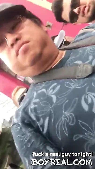 年轻男在福尔瑟姆街头集市上被公开性交
