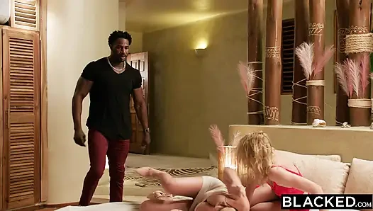 BLACKED безупречно Besties Eve Sweet и Келли Коллинз дерутся за огромный член, они дают ему скачку его