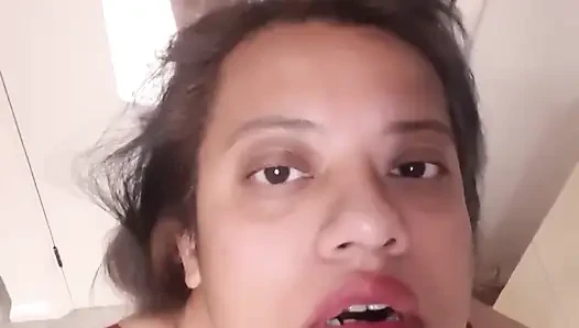 Muhteşem Lexy yatak odasında tek başına
