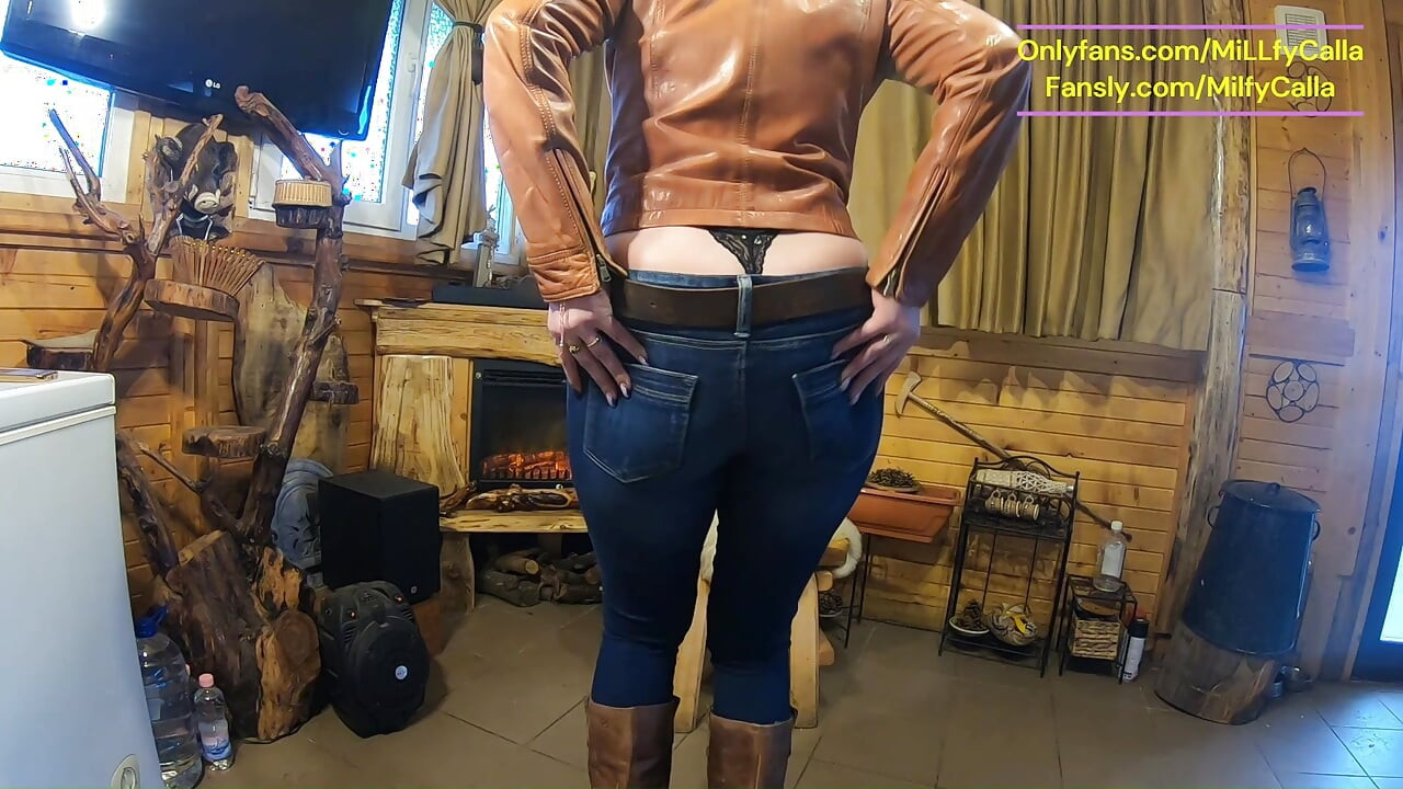 Striptiz u kabini - kožni remen, traperice i sporo zadirkivanje (2. dio)