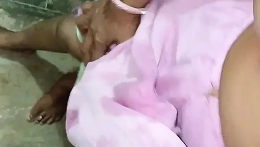 Sauteli bahan apne sagi sautele bhai ke samne Sadi pahankar utaar chut mein ungali dalkar apne sautele bhai se Gand marwane ki Chahat rakhti