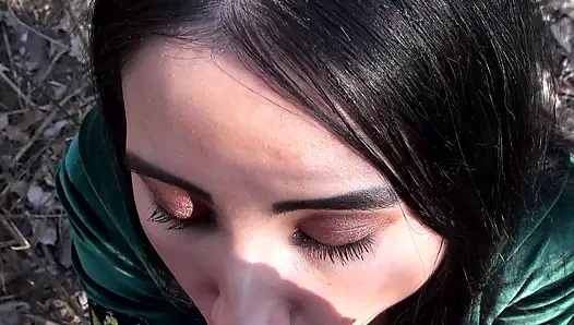 Смотри мне в глаза, когда ты сосешь мой член!