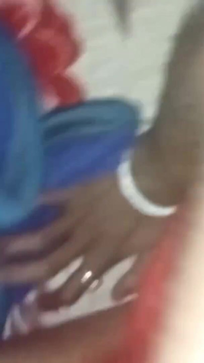 Індійська тінка пестить себе пальцями і трахає місцеве село дезі xxx | Кліп 3