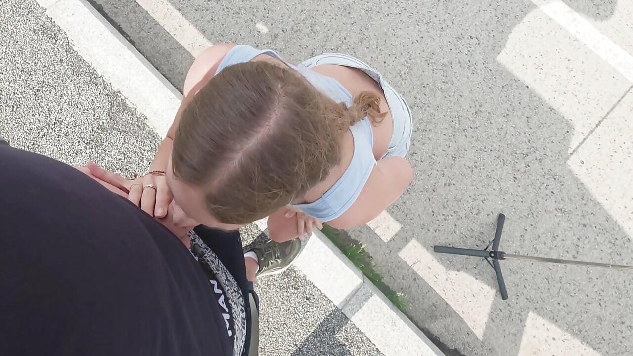 påkommen med sex på motorvägen, utomhus avsugning och sex