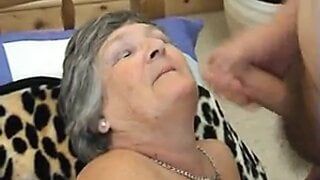 75-летняя жадная бабушка Libby в тройничке