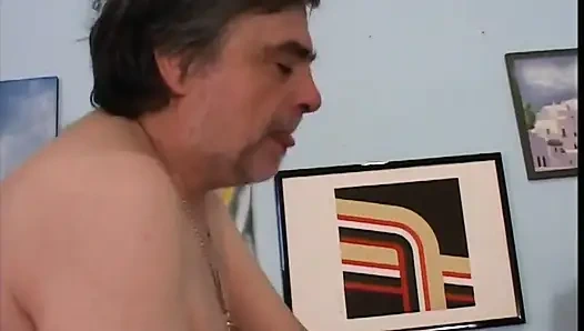 Üvey kızı çok seksi ve üstüne atlıyor