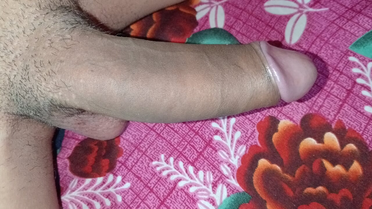 Užívala jsem si potěšení ze své kundičky rukou se svým penisem.