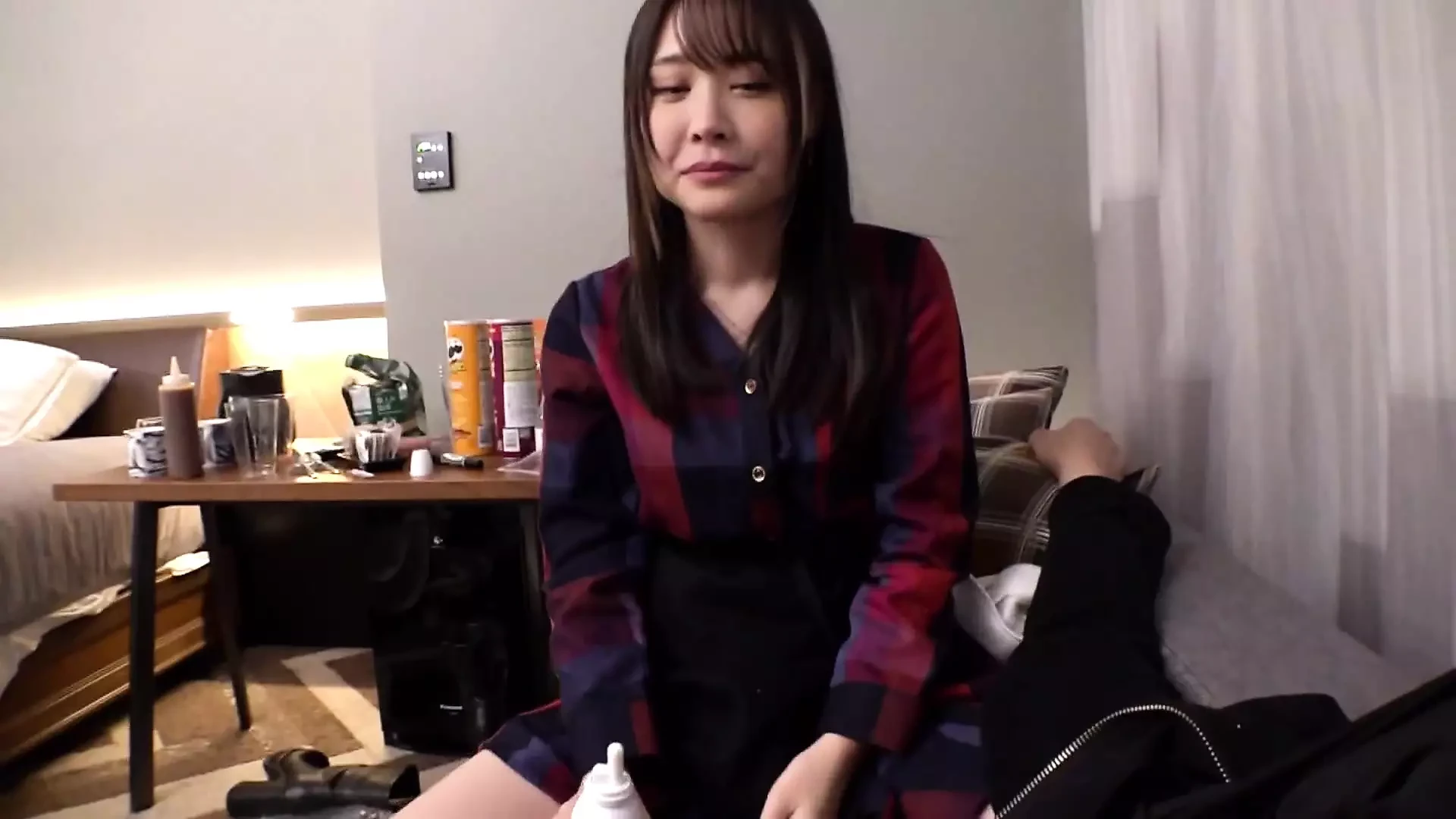 Dia adalah pegawai kafe terkenal yang kami temukan di shibuya! dia imut, genit, dan sangat jahat...1