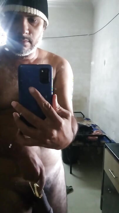 Permainan telanjang pria solo, gratis untuk waktu penuh