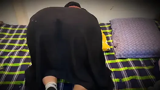 Pertunjukan live ibu tiri muslim arab dengan pantat bahenol dan toket besar!
