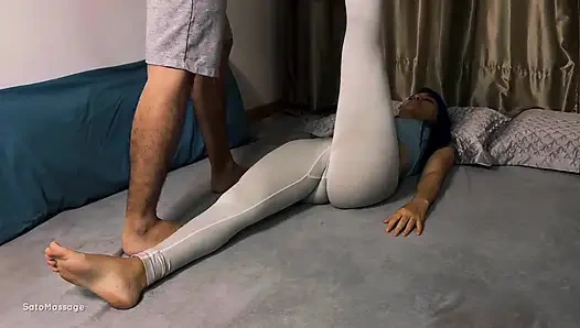 Обнаженная растяжка с помощью растяжки