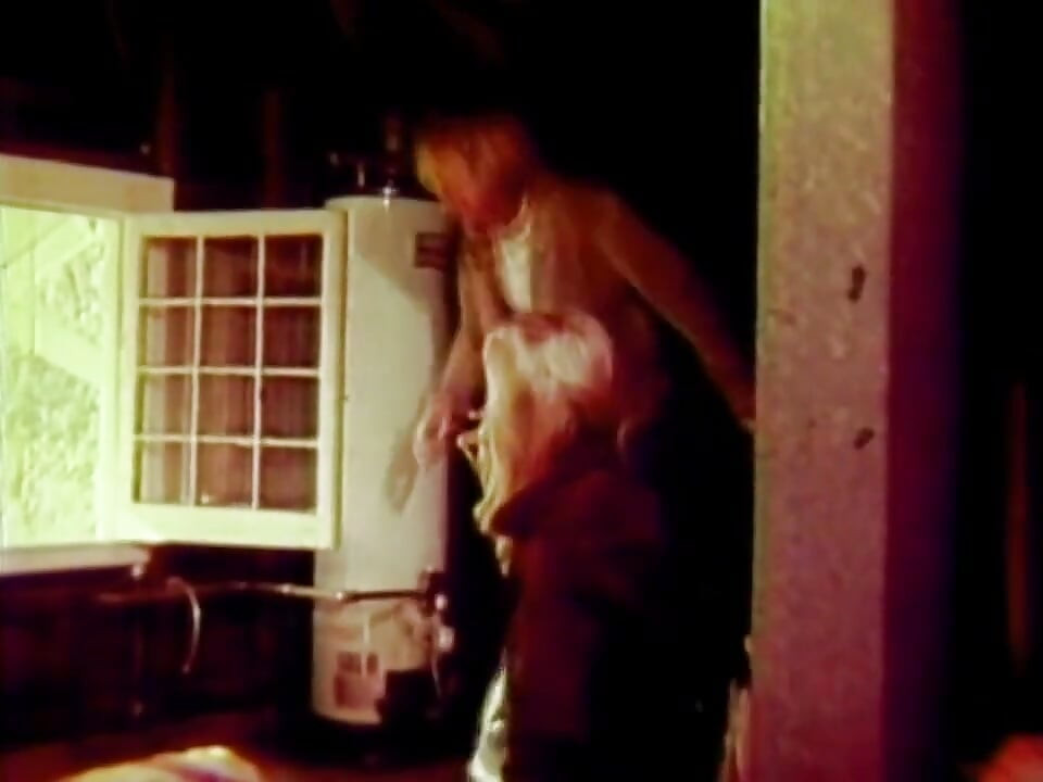 Легендата на порното - САЩ 1969, началото - Сцена 01