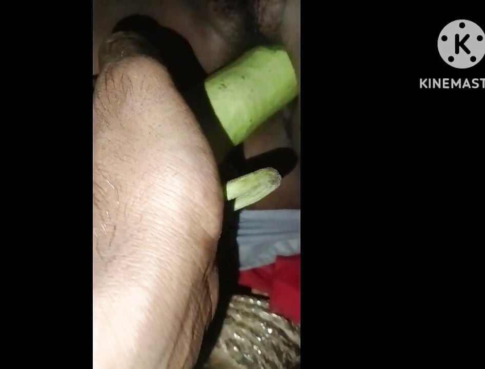 Desi Bhabi Ki Chut me Loki dali andar tak