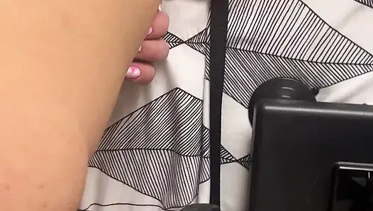 Gırtlağına kadar alıyor ve sakso çekiyor - bdsm