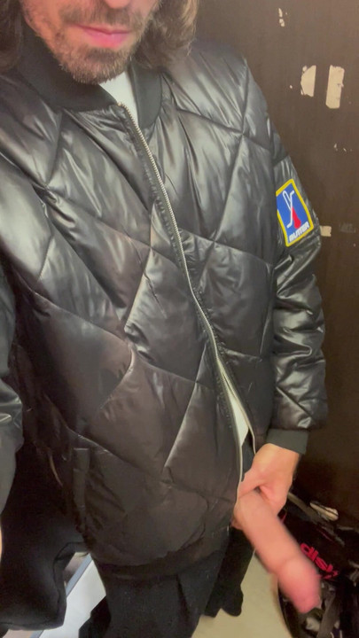 Kurac u svlačionici u Japanu