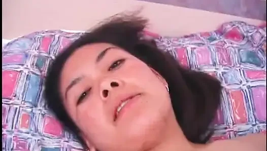 Remaja Asia disetubuhi di kamar hotel