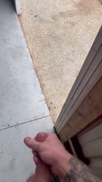 Cumming Hard in Public