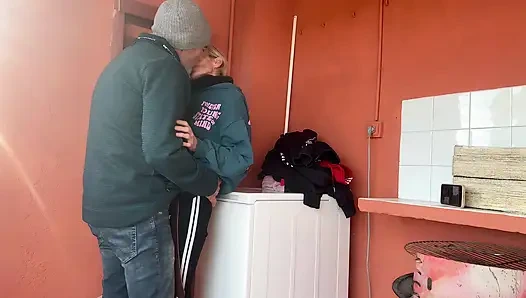 Küçük Komşumla Çamaşır Odasında Yanlışlıkla Sevişme