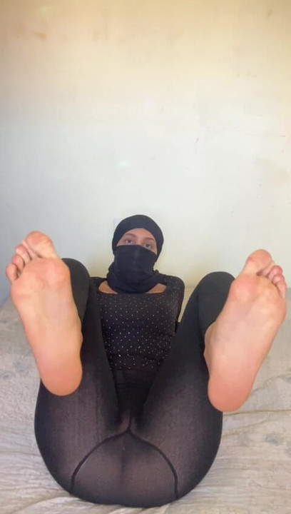 Hijab Foot Whore Rubs Her Dirty Arab Soles While Calling You Her Cum-Starved Footslut