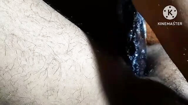 نوجوان با بادمجان کون و کسشو می‌کنه با صدای ناز