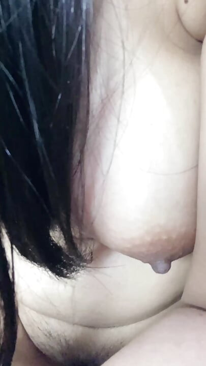 Colmek fışkırtmak için orta boy dildo kullanıyor
