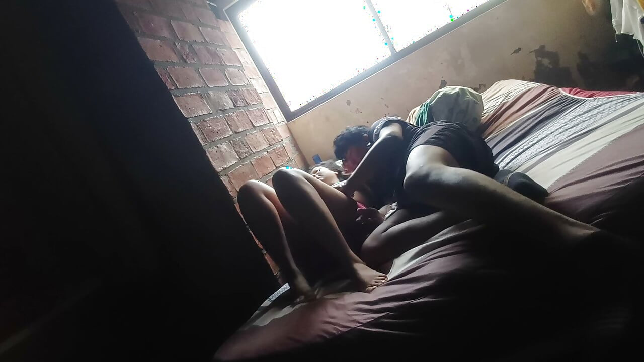 Soțul vecinei îmi mănâncă pizda