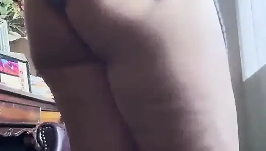 Богиня. Крошка-щебетать Mlfnxtdoor с многократными сквиртующим оргазмами