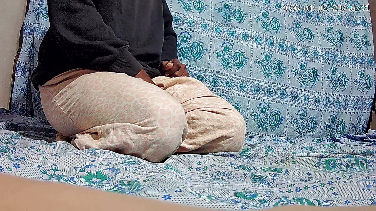 Dasi หนุ่มเป็ดใหญ่ใช้มือในป่า 29765