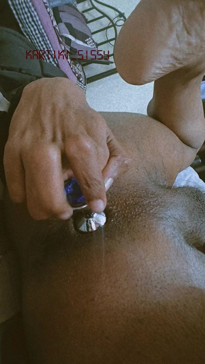 Travesti tek başına