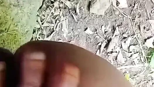 Kocası Ormanda Çalışırken Evli Kadın Komşusuyla Sikiliyor