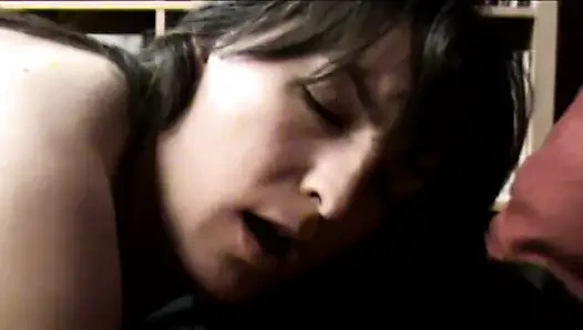 Heiße lesbenspiele zwischen vollbusigen schlampen