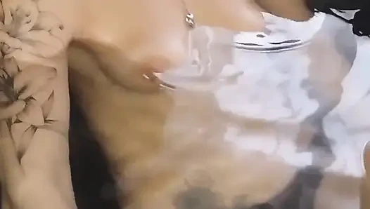 Santai di jacuzzi, mereka lagi pijat toketku