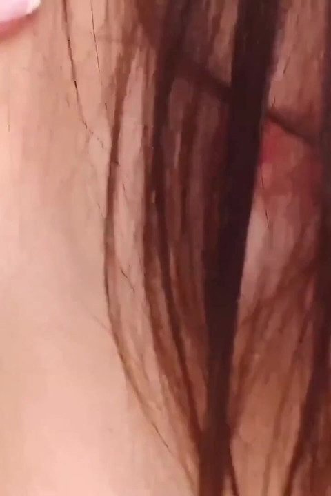 Seorang pelajar Rusia diusir dan kini dia bekerja pada kamera web